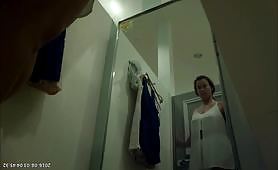 US teenagers caught in changing room - 16