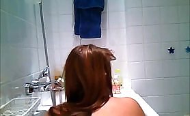 hidden cam-sister in the bath